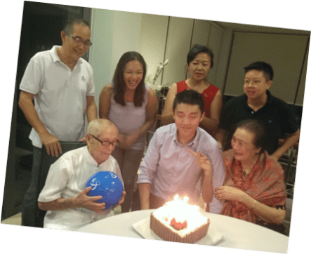 Yeye with blue ball.png